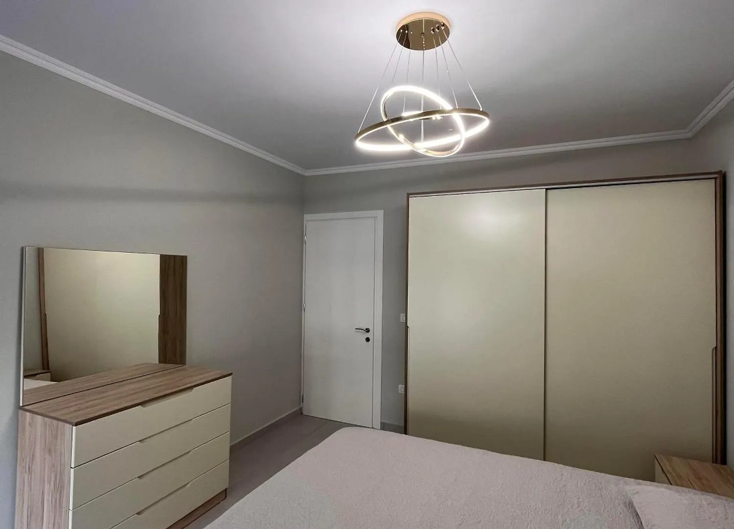 Beautiful Beachside Apartment Durres