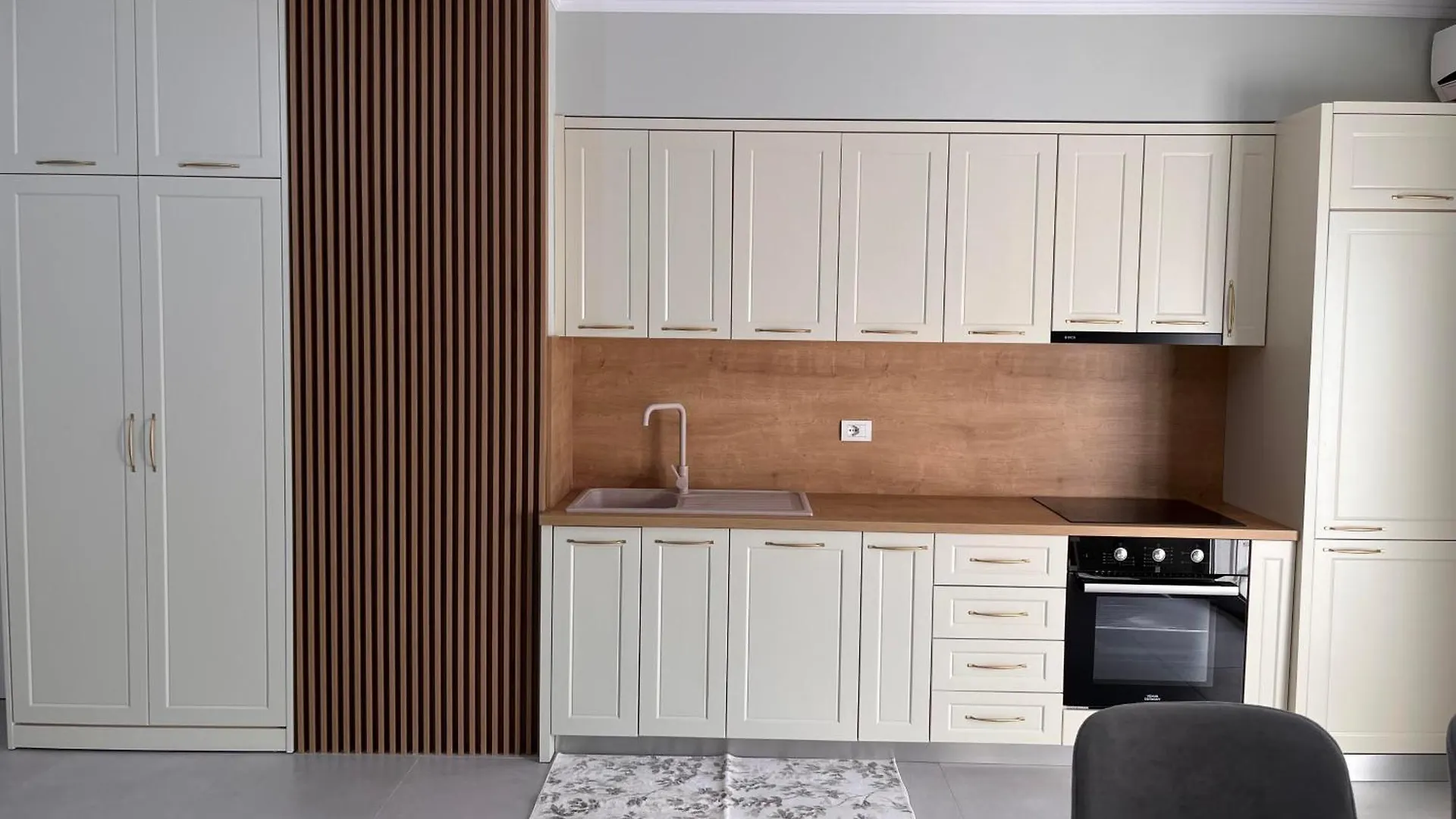 Beautiful Beachside Apartment Durres